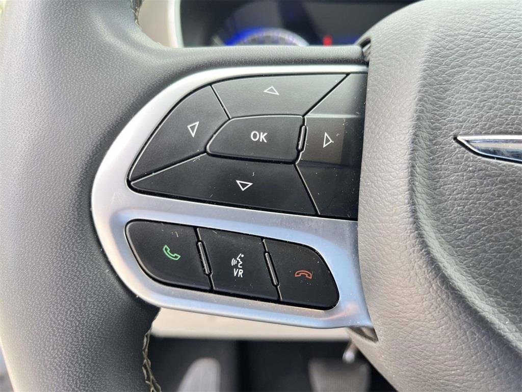 Used 2024 Chrysler Pacifica Touring-L image 15