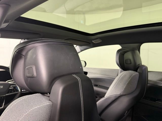Used 2025 Cadillac Optiq Luxury 1 image 22
