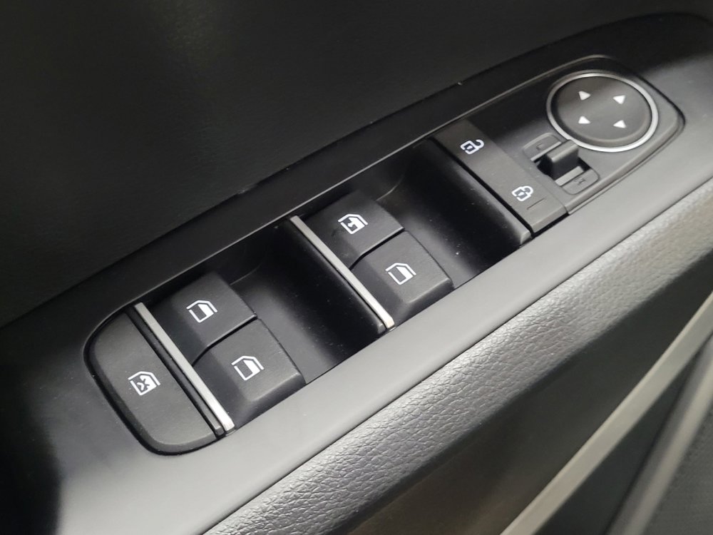 Used 2025 Kia Soul LX FWD image 27