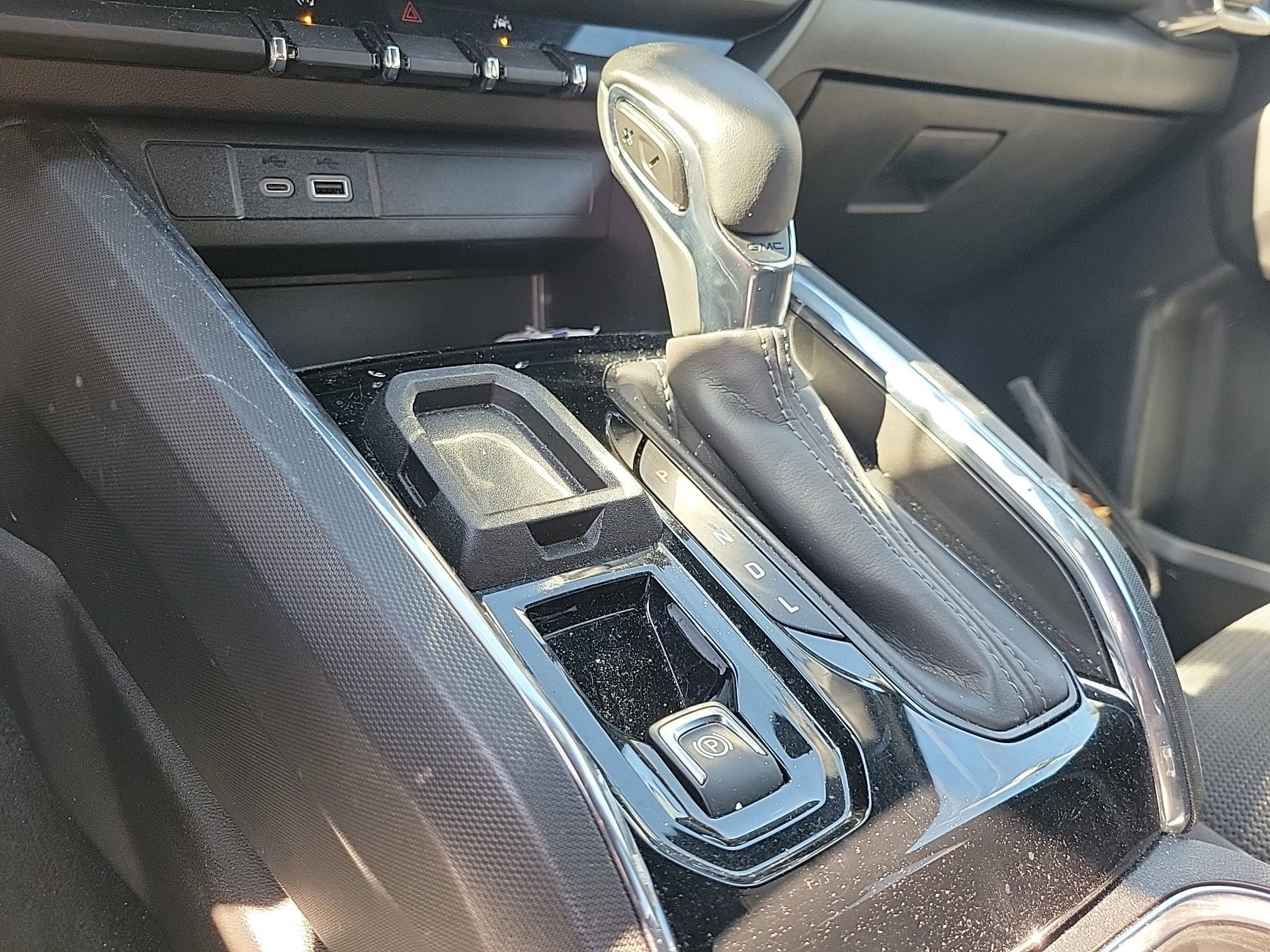 Used 2024 GMC Canyon Elevation image 30