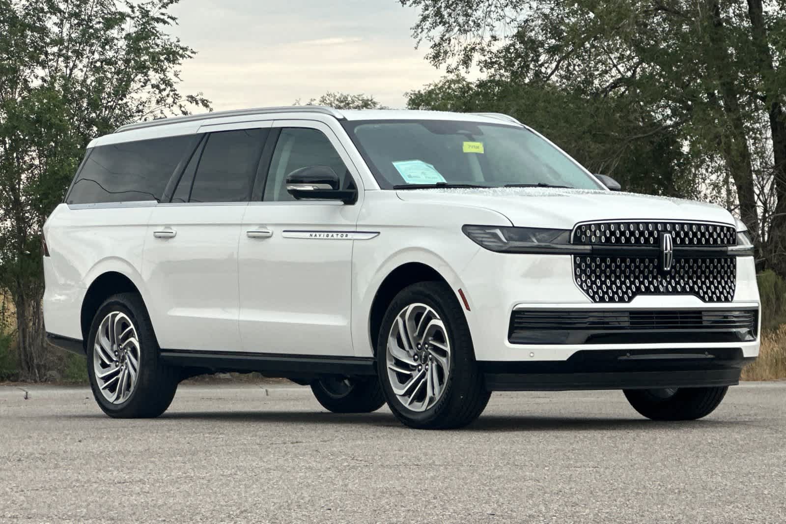 Used 2026 Lincoln Navigator L Reserve AWD/4WD image 9