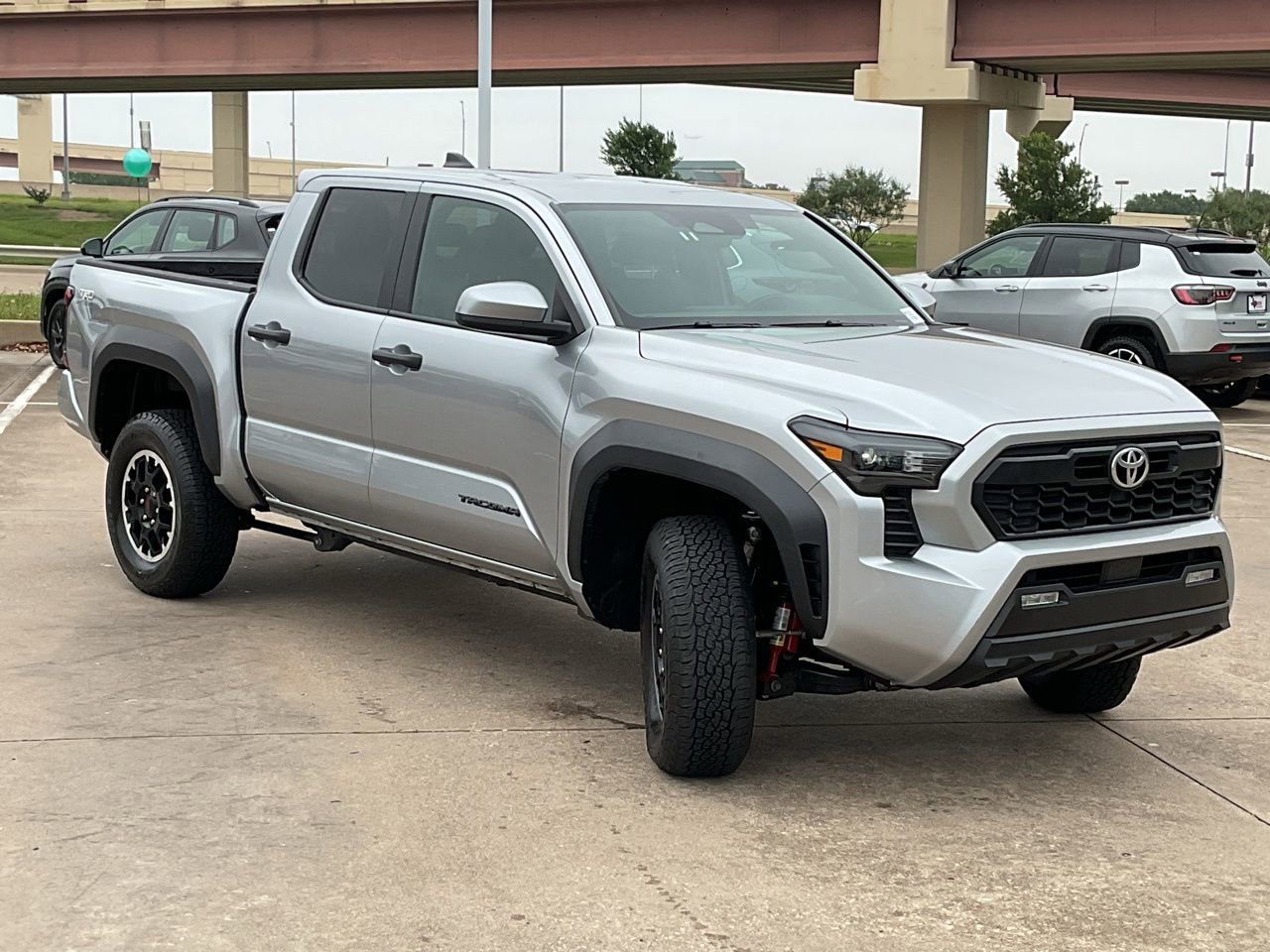 Used 2025 Toyota Tacoma TRD Off-Road AWD/4WD image 4