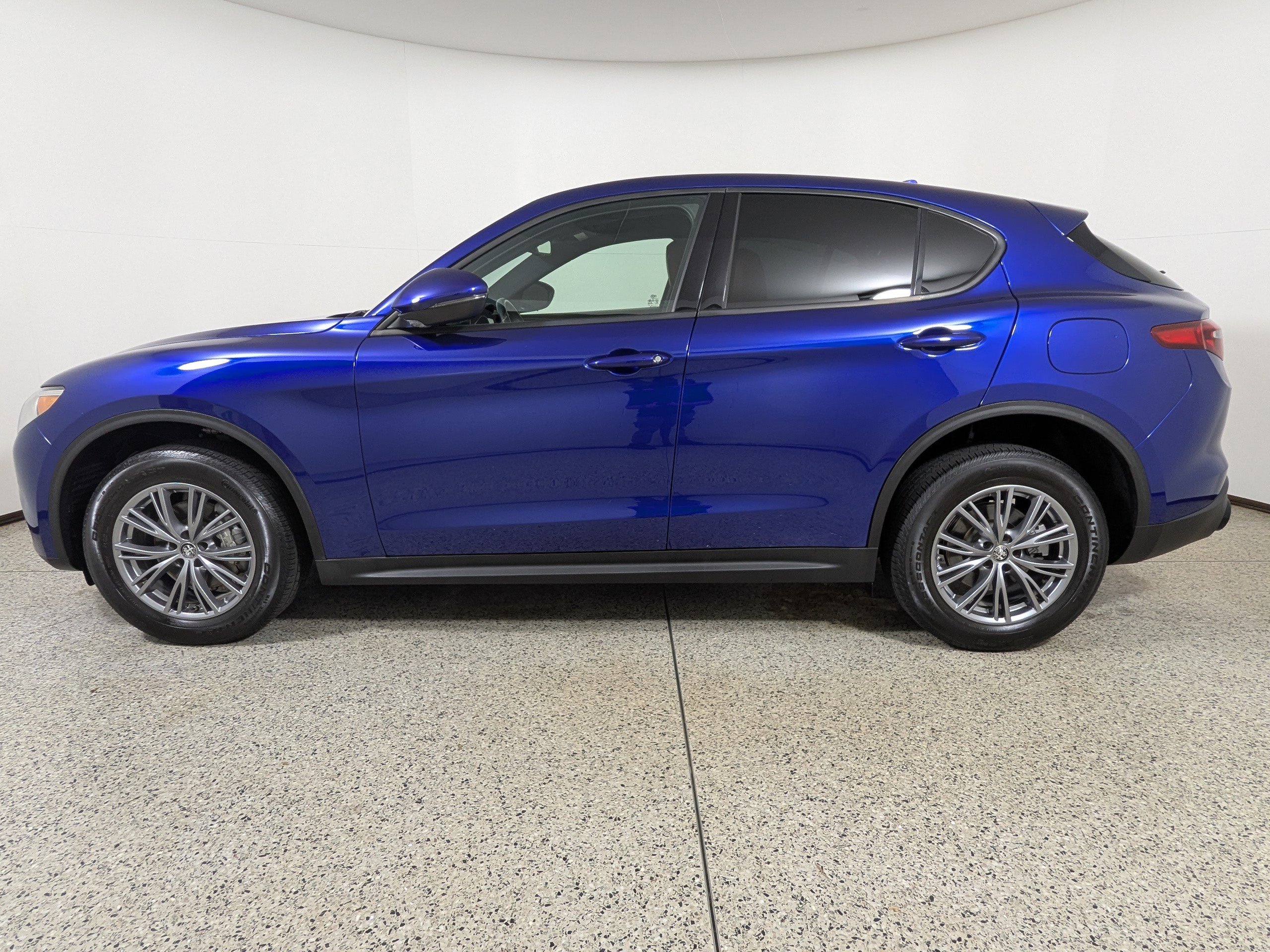 Used 2023 Alfa Romeo Stelvio Sprint image 4
