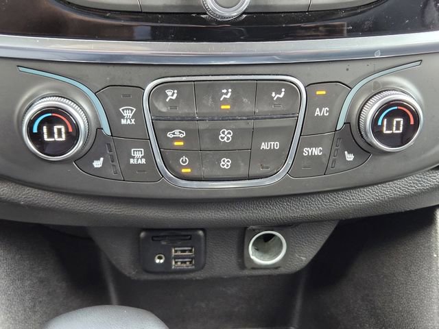 Used 2023 Chevrolet Traverse RS AWD/4WD image 19