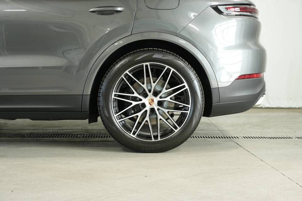 New 2025 Porsche Cayenne E-Hybrid AWD/4WD image 44