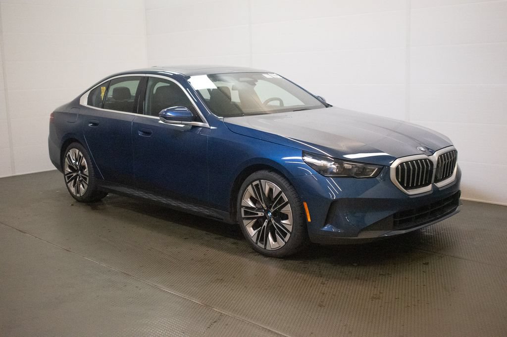 Used 2026 BMW 540i xDrive AWD/4WD image 1