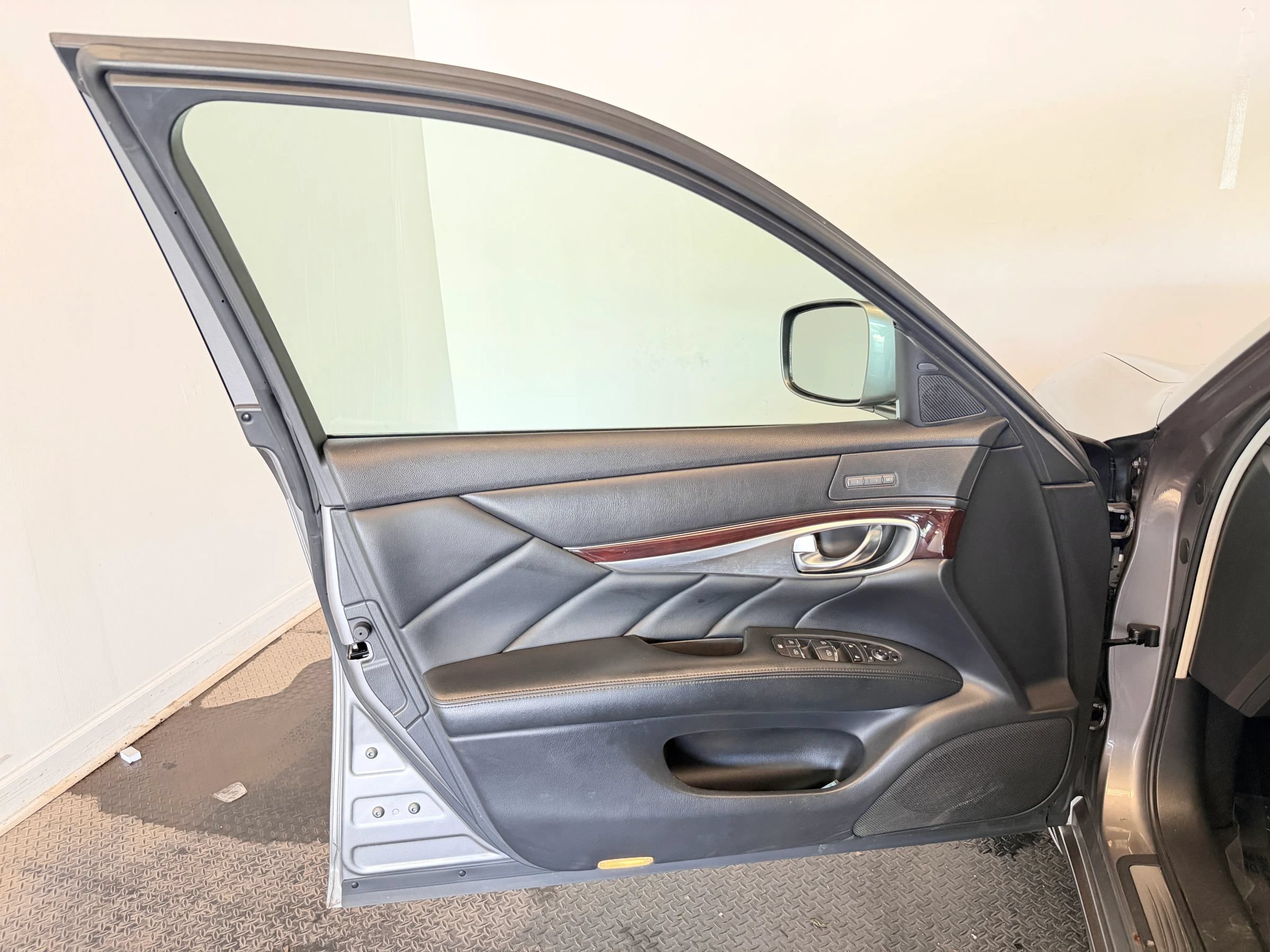 Used 2011 INFINITI M37 x w/ Premium Pkg AWD/4WD image 8