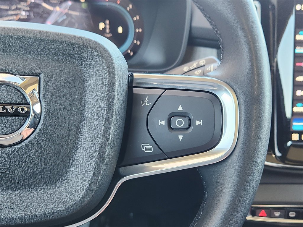 Used 2023 Volvo XC40 B5 Ultimate image 17