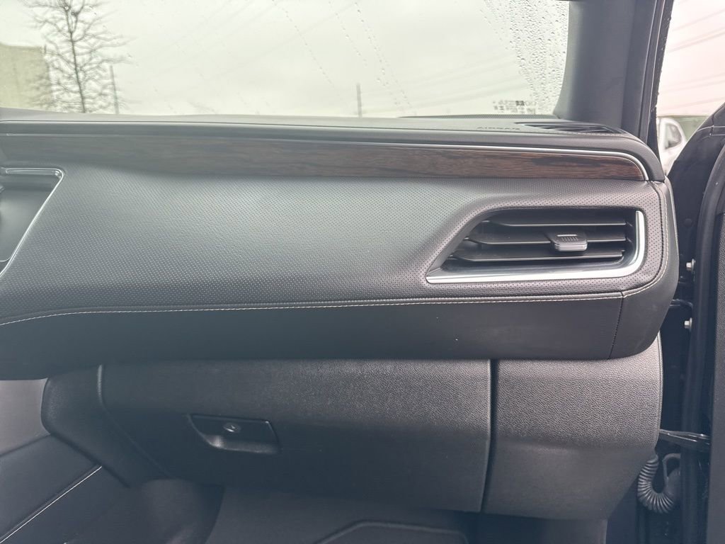 Used 2023 Chevrolet Suburban Premier image 24