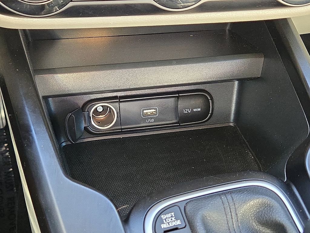 Used 2022 Kia Soul LX image 29