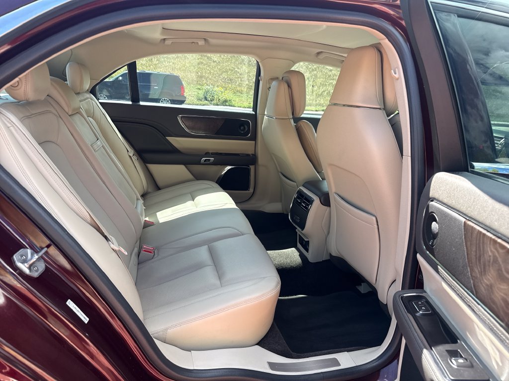 Used 2017 Lincoln Continental Select w/ Climate Package AWD/4WD image 24