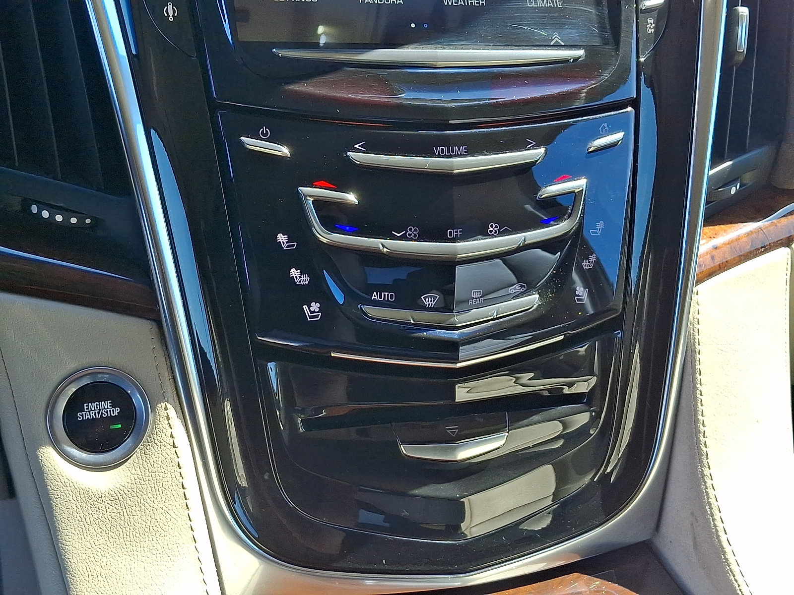 Used 2015 Cadillac Escalade Luxury RWD image 14