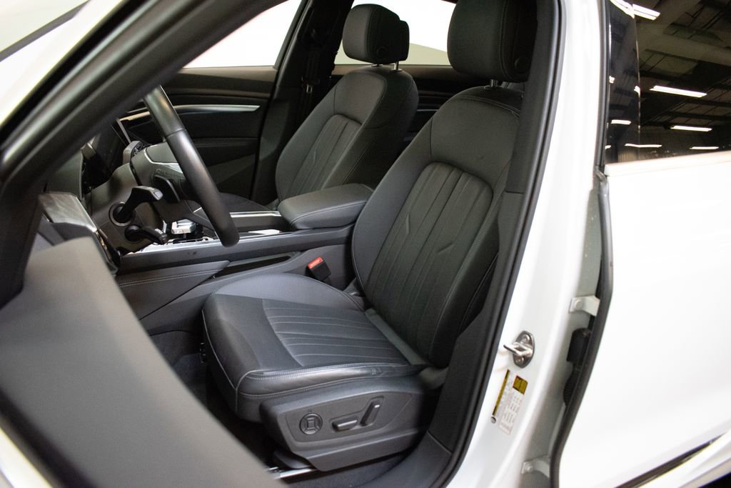 Used 2023 Audi e-tron Premium Plus w/ Premium Plus Package image 21