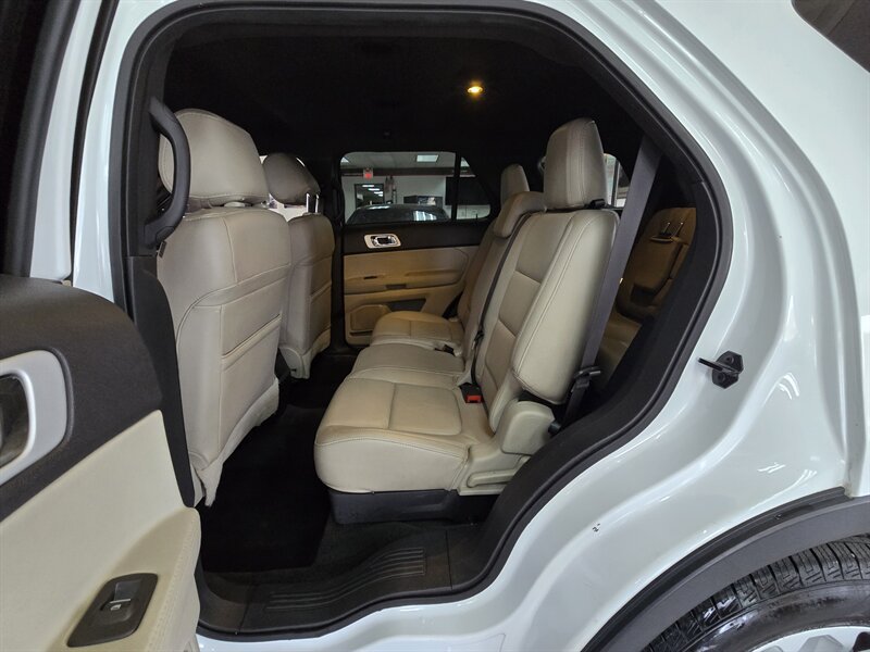 Used 2015 Ford Explorer XLT w/ Equipment Group 202B AWD/4WD image 11