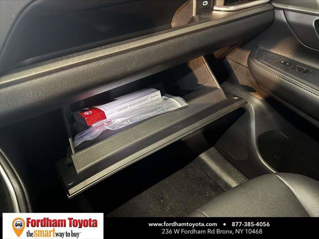 Certified 2025 Toyota Grand Highlander AWD image 32