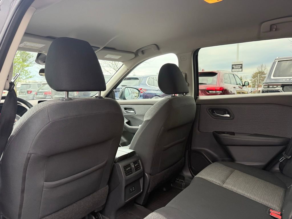 Used 2021 Nissan Rogue SV AWD/4WD image 16