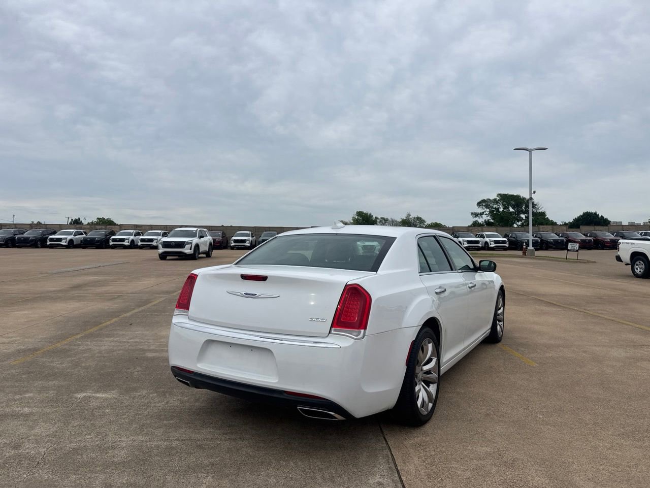Used 2020 Chrysler 300 Limited RWD image 20