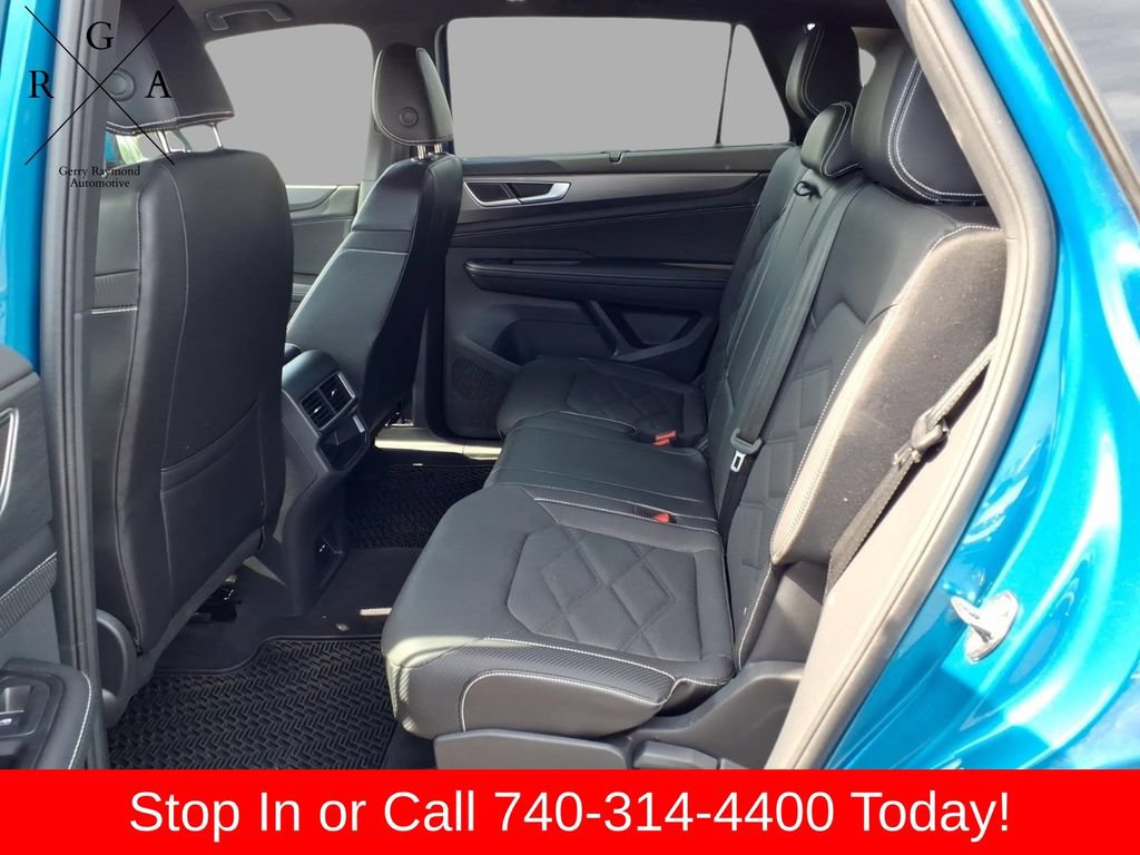 Used 2024 Volkswagen Atlas Cross Sport SE AWD/4WD image 15