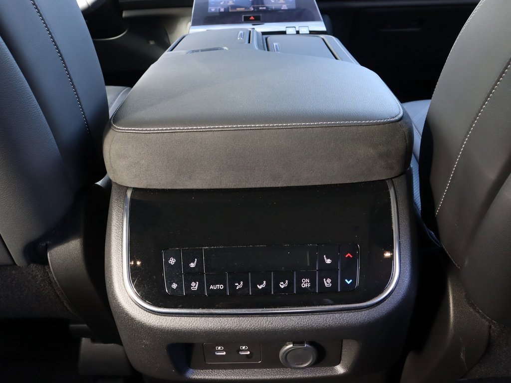 Certified 2025 INFINITI QX80 Luxe image 32