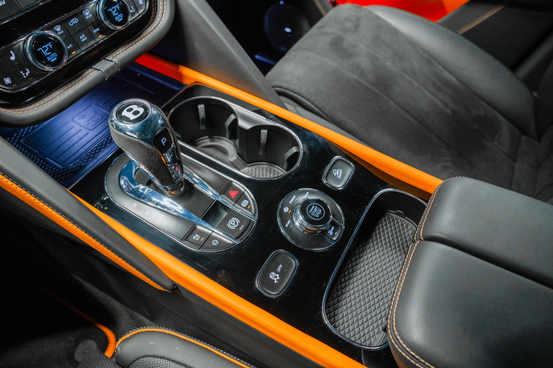 Used 2025 Bentley Bentayga image 26