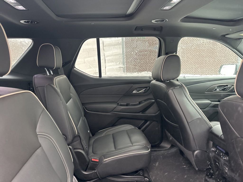 Used 2023 Chevrolet Traverse Premier image 12