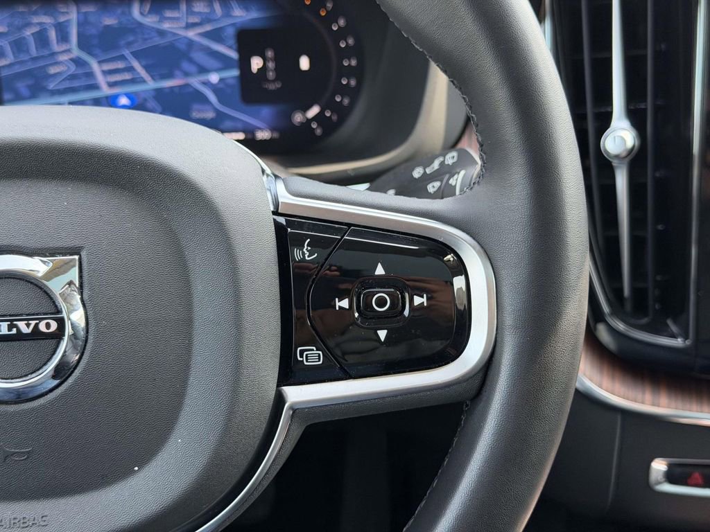 Used 2024 Volvo XC60 B5 Plus w/ Climate Package image 10
