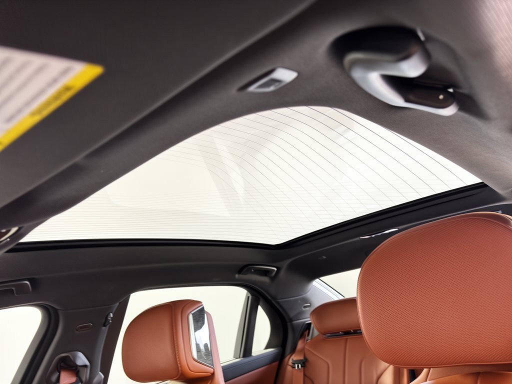 Certified 2023 BMW i7 xDrive60 AWD/4WD image 27