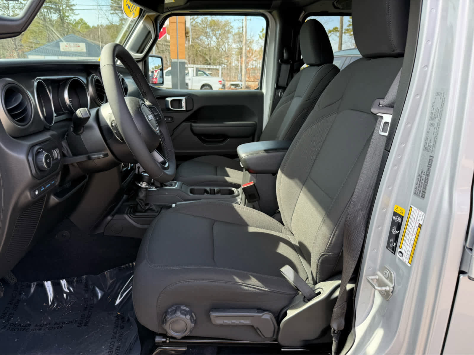 Used 2023 Jeep Wrangler Unlimited w/ Sun & Screen Package image 16