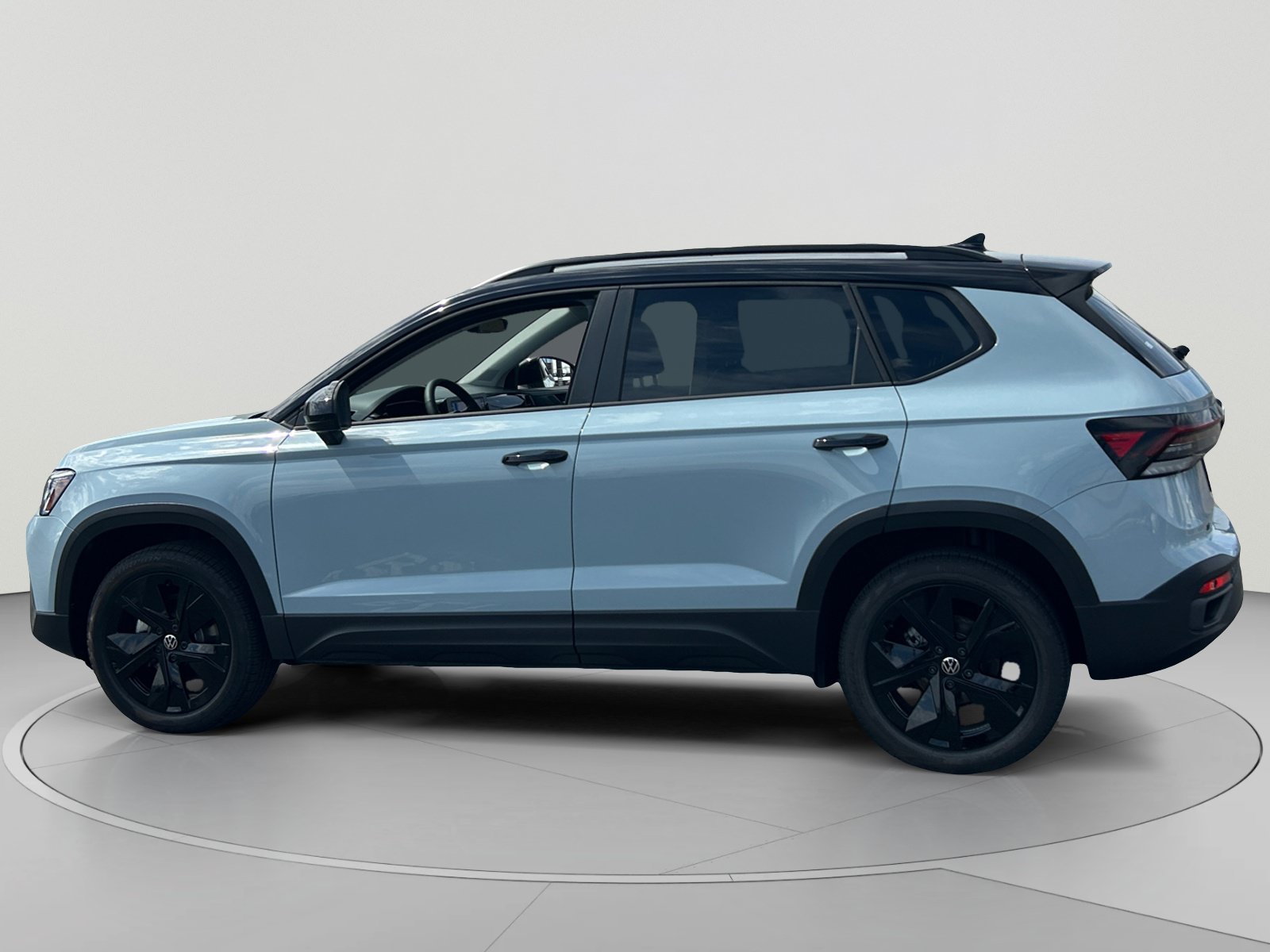 New 2026 Volkswagen Taos SE FWD image 2