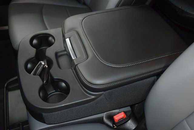 Used 2024 RAM 5500 Tradesman w/ Chrome Appearance Group image 32