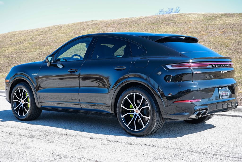 Certified 2025 Porsche Cayenne E-Hybrid Coupe image 2