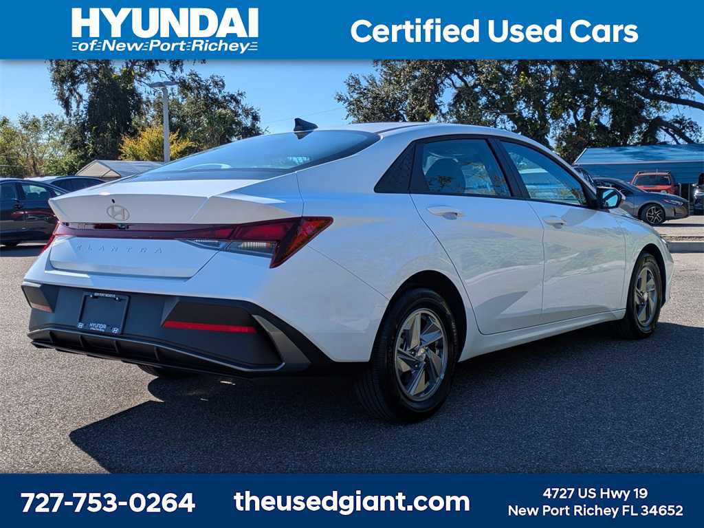 Used 2025 Hyundai Elantra SE image 5