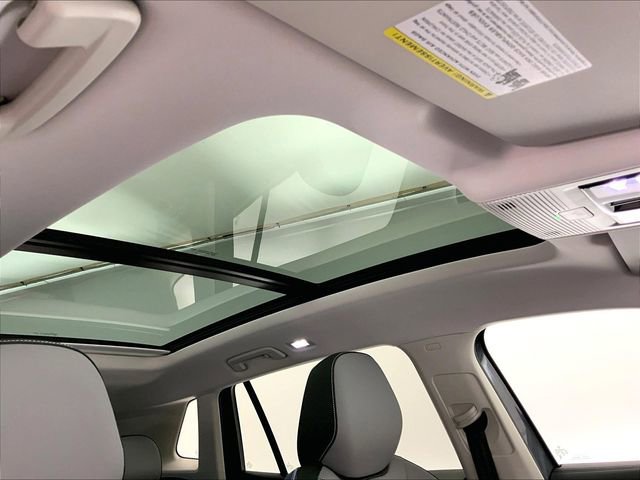 Certified 2025 Volkswagen Tiguan SE w/ Panoramic Sunroof Package image 26