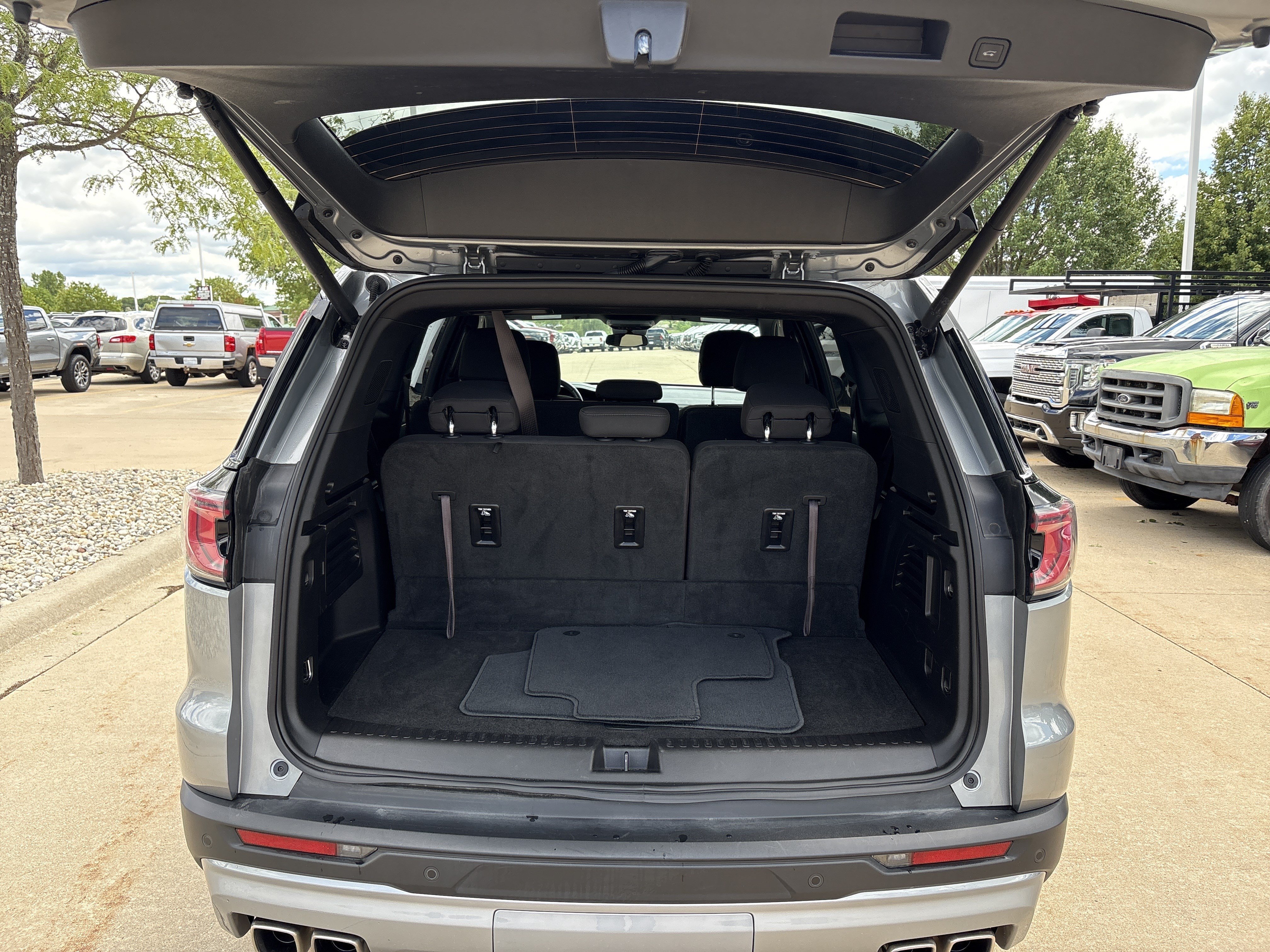 Used 2025 GMC Acadia Elevation FWD image 15