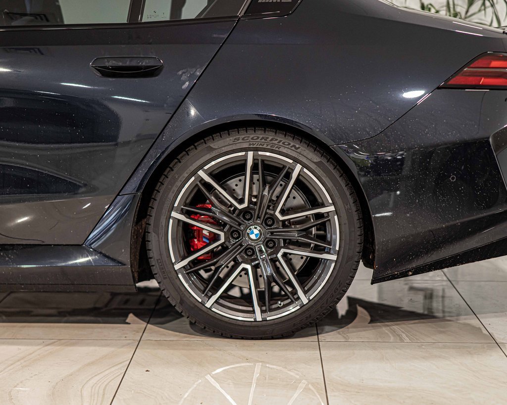 Used 2025 BMW M5 w/ Carbon Package image 7