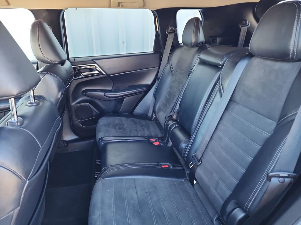 Used 2024 Mitsubishi Outlander SE Black Edition image 38