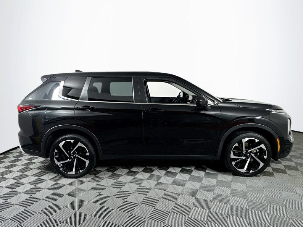 Used 2023 Mitsubishi Outlander SE AWD/4WD image 8