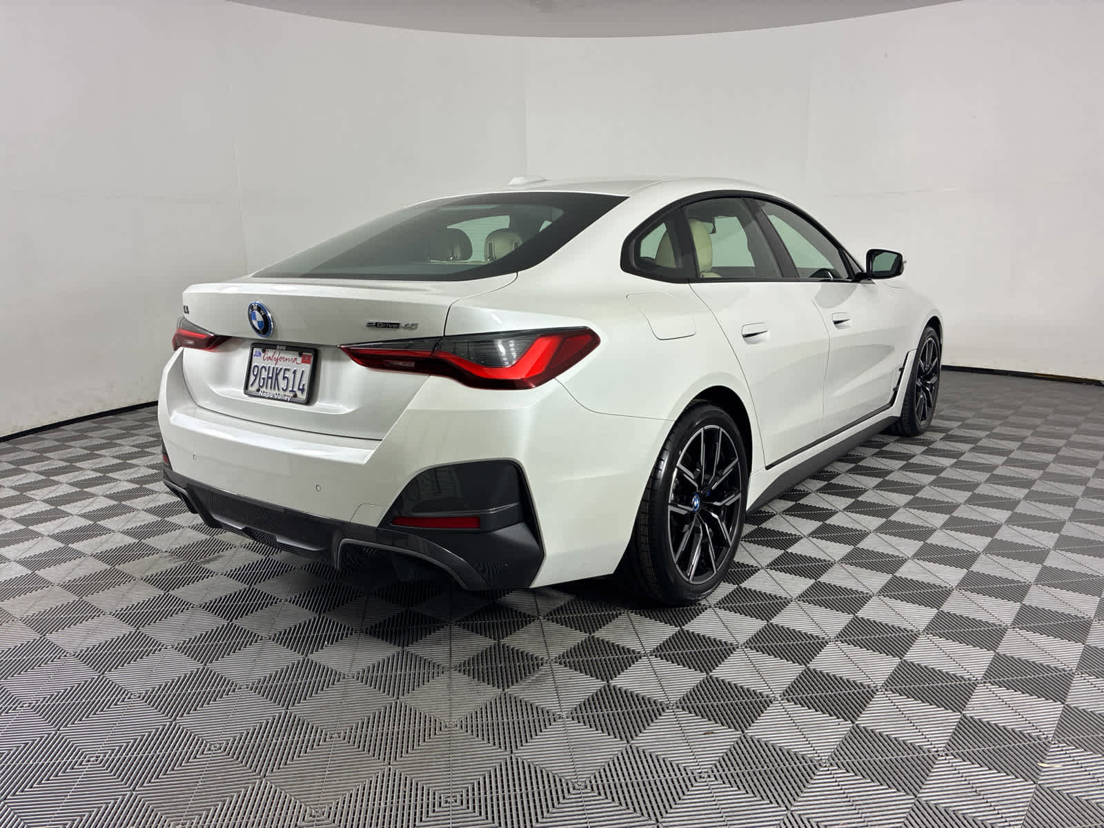 Certified 2023 BMW i4 eDrive40 w/ M Sport Package RWD image 5