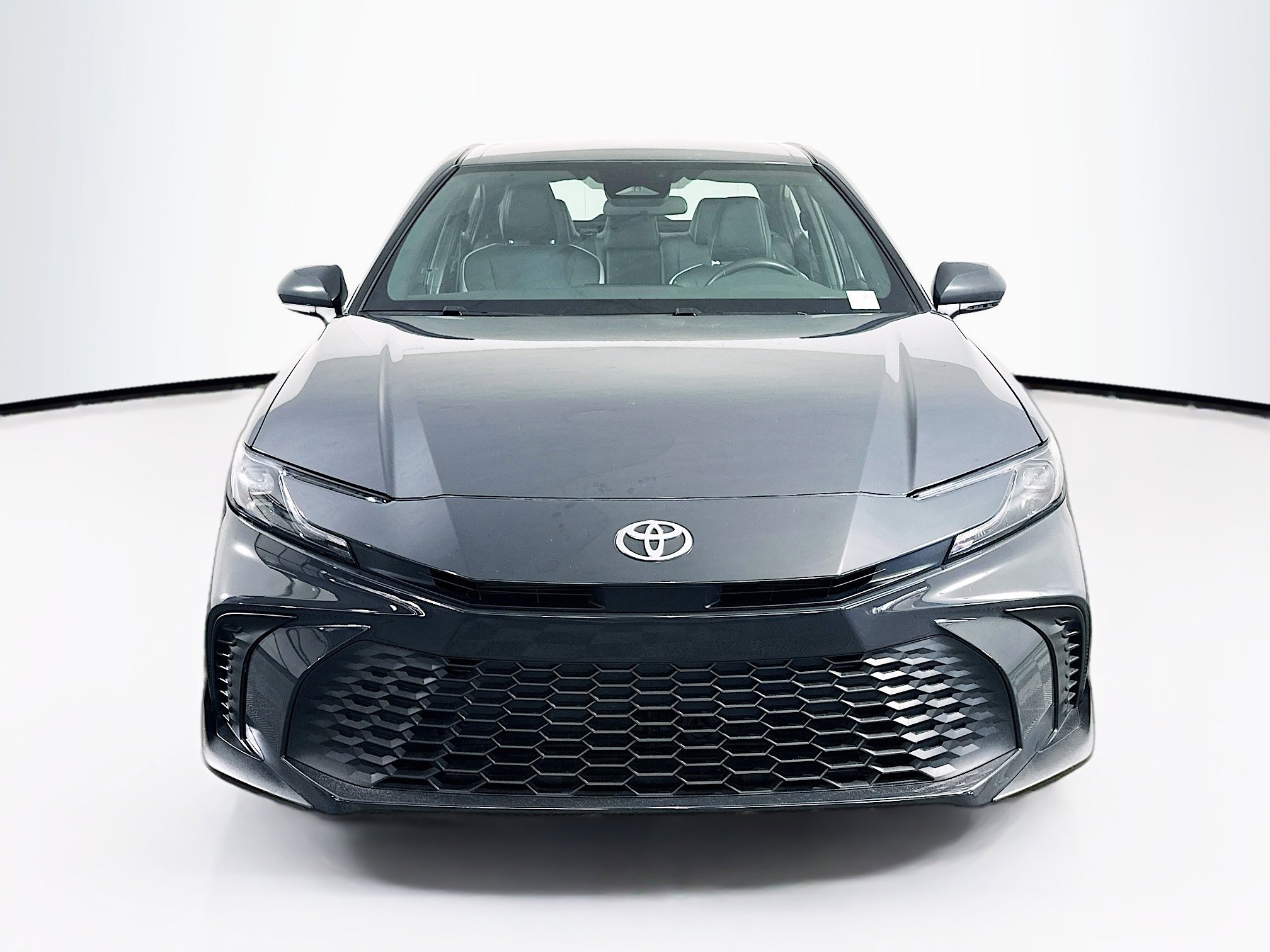 Used 2025 Toyota Camry SE image 2