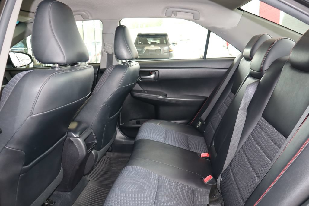 Used 2015 Toyota Camry SE FWD image 28