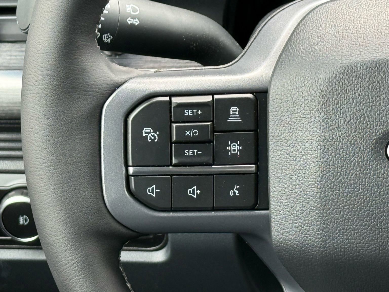 New 2026 Ford F250 Lariat w/ Black Appearance Package image 34