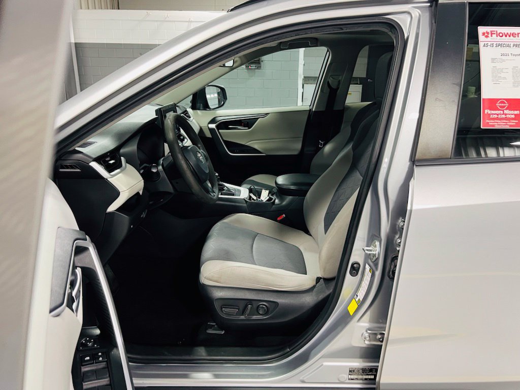 Used 2021 Toyota RAV4 XLE w/ Convenience Package FWD image 20