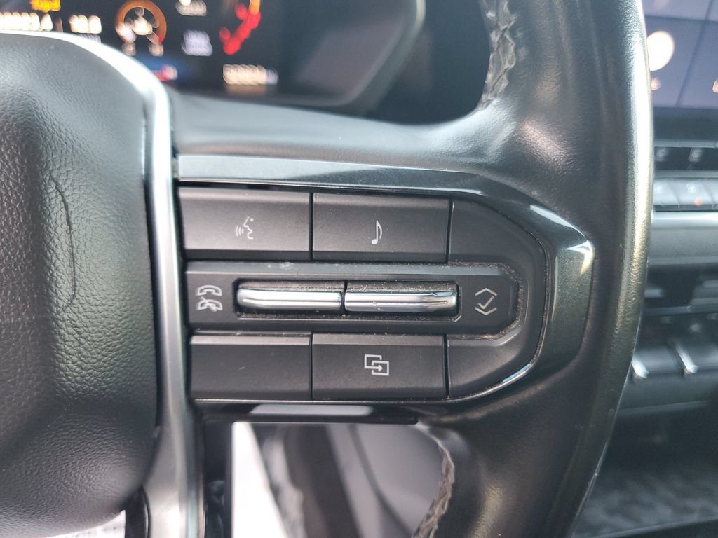Used 2024 Chevrolet Colorado W/T w/ Technology Package RWD image 26