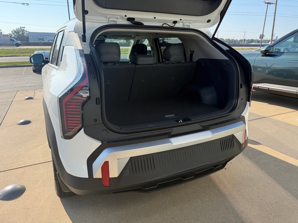 New 2027 Kia EV3 Wind FWD image 36