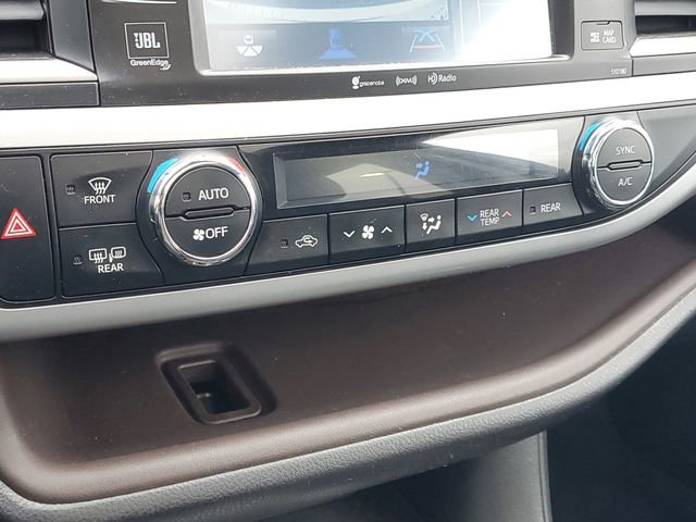 Used 2017 Toyota Highlander Limited AWD/4WD image 29
