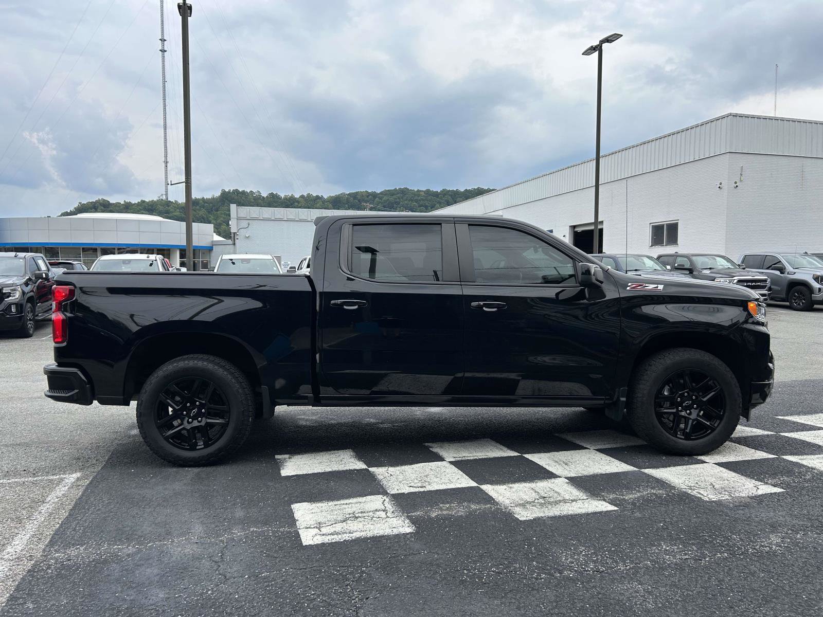 Used 2024 Chevrolet Silverado 1500 RST image 2