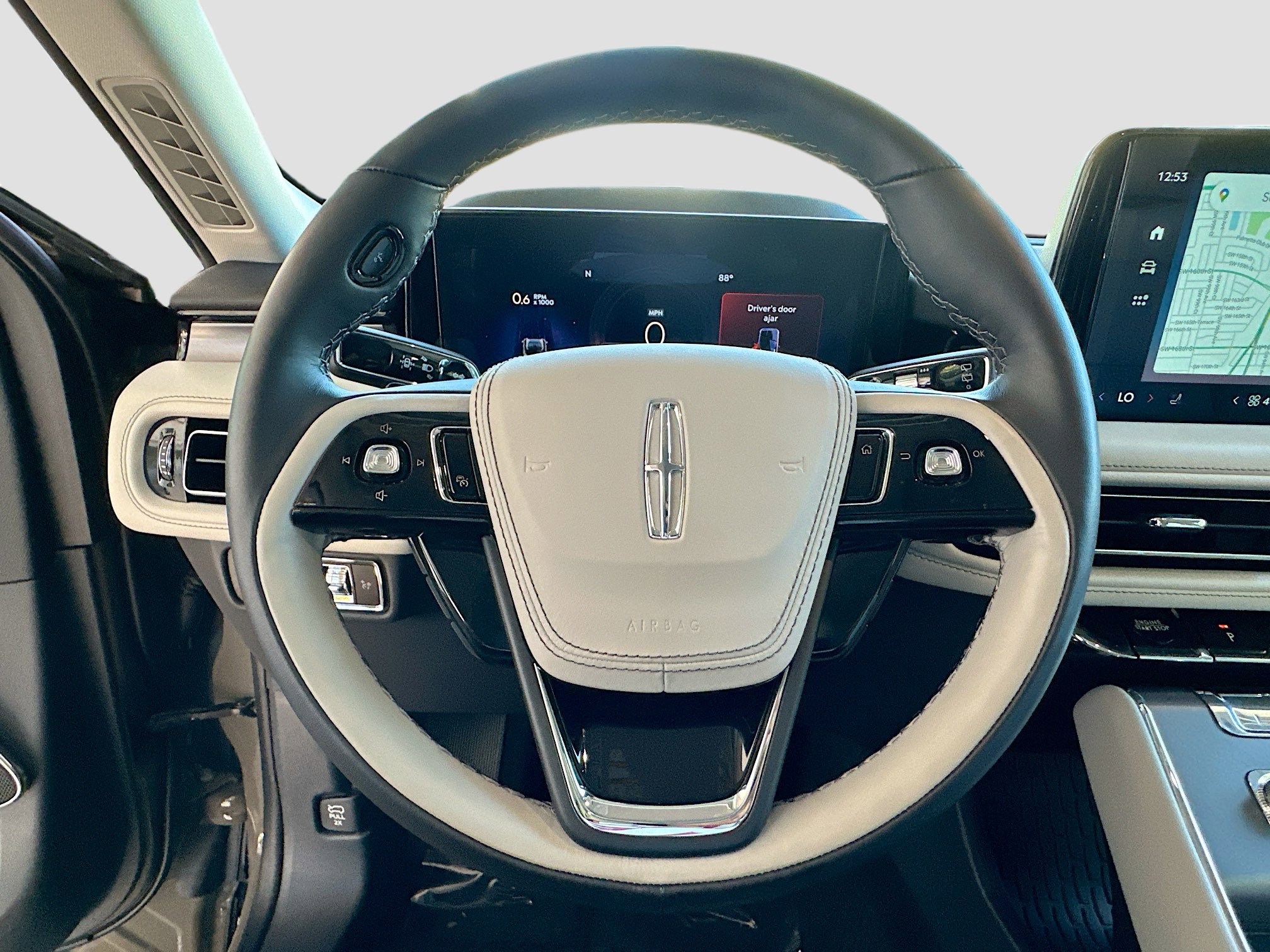 Used 2025 Lincoln Aviator 2WD image 11