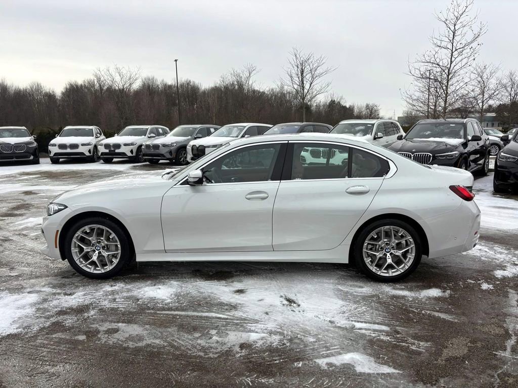 Used 2025 BMW 330i xDrive Sedan w/ Premium Package image 4
