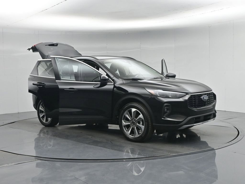 Certified 2025 Ford Escape Platinum w/ Premium Technology Package image 35