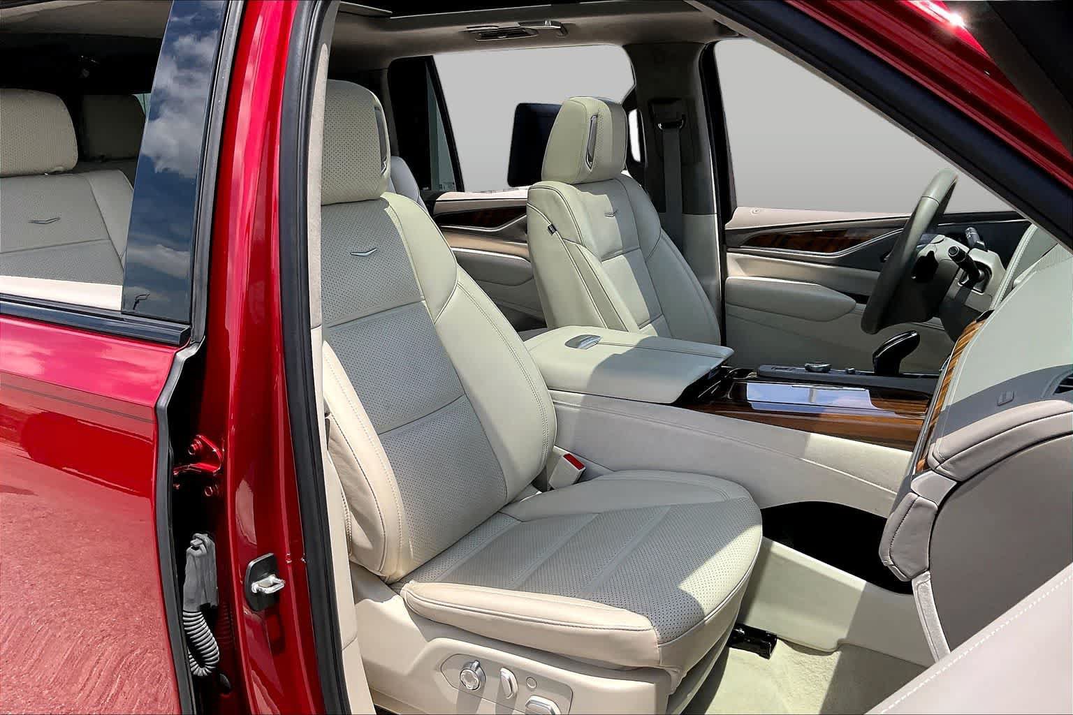 Used 2024 Cadillac Escalade ESV Sport Platinum AWD/4WD image 9